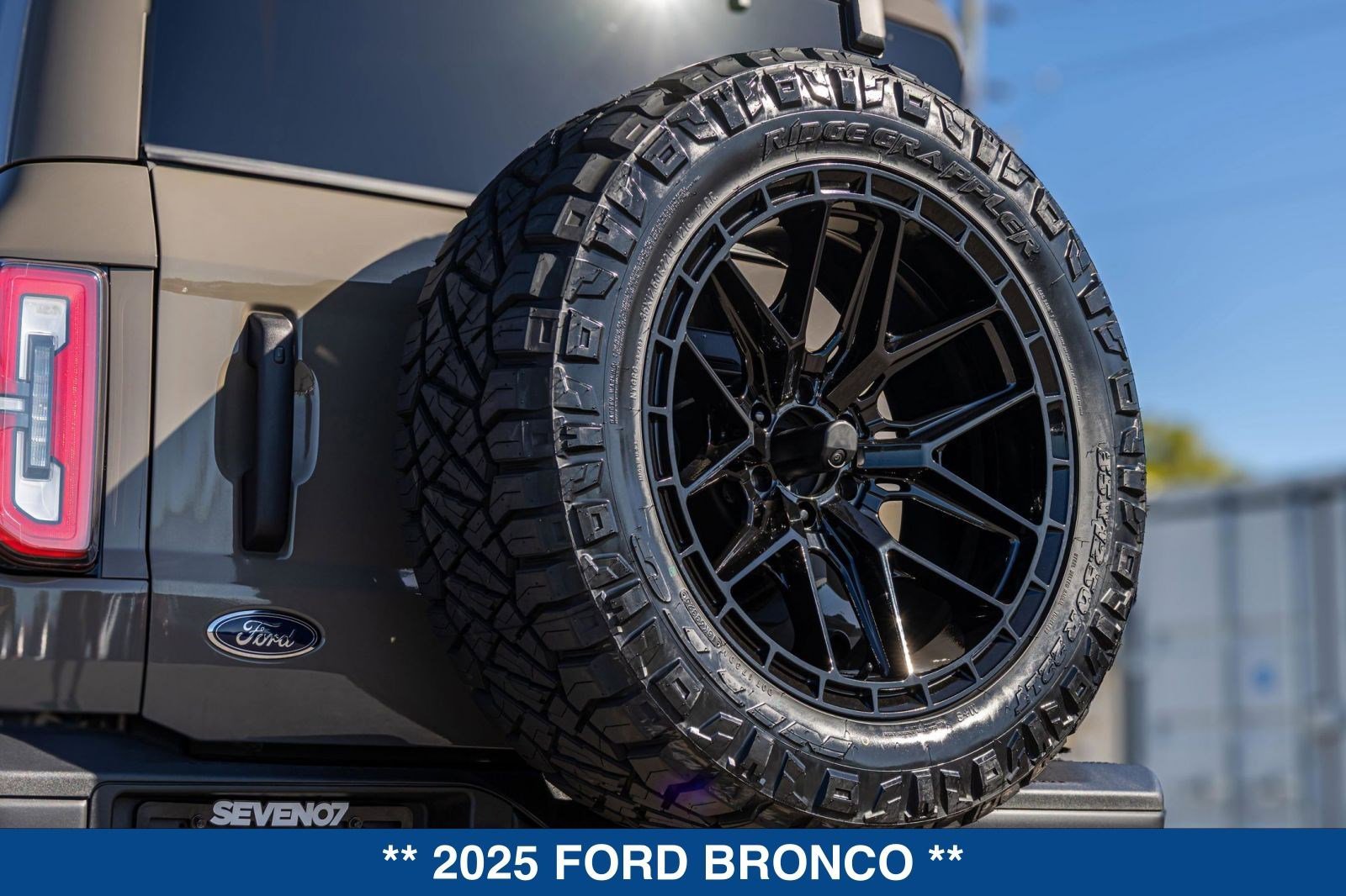 Used 2025 Ford Bronco Badlands AWD/4WD image 8