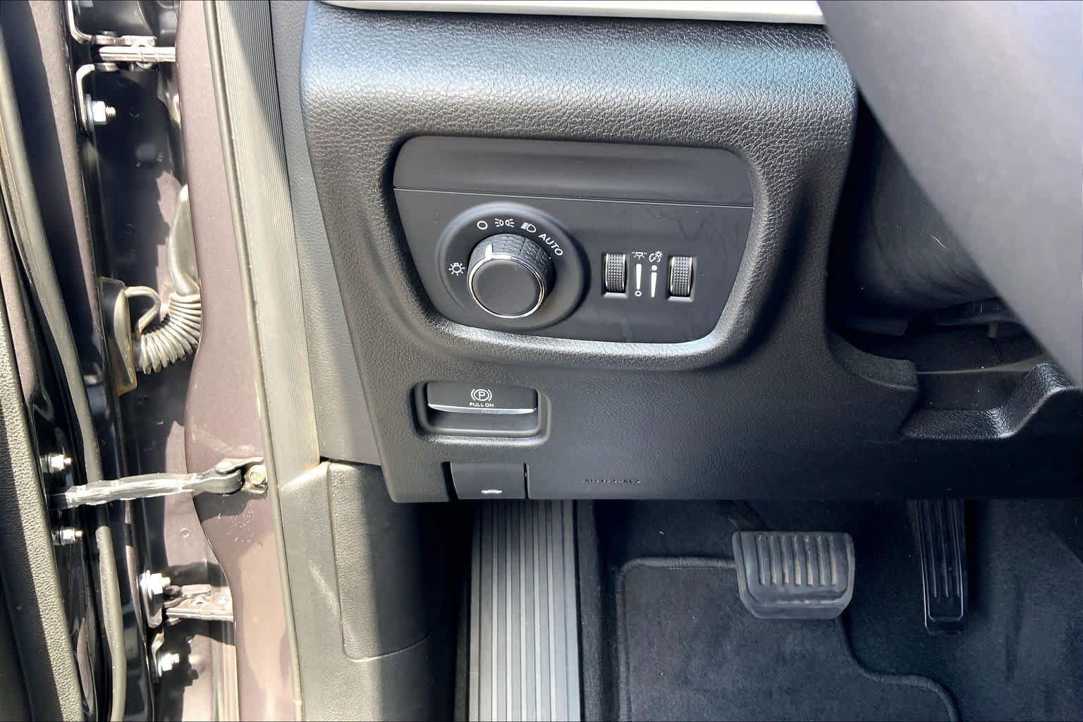 Used 2025 Jeep Grand Cherokee L Laredo AWD/4WD image 36