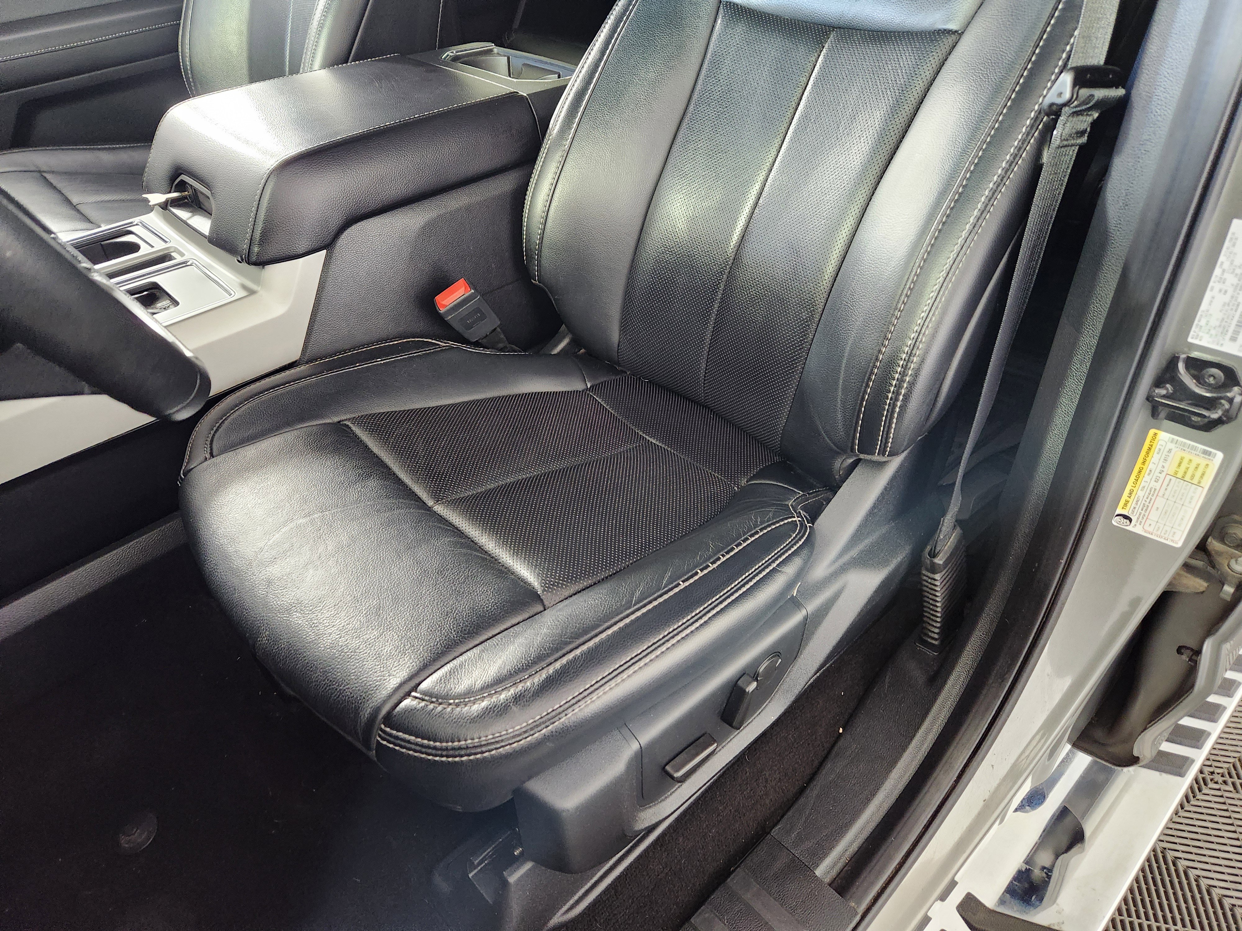 Used 2019 Ford F150 Lariat image 12