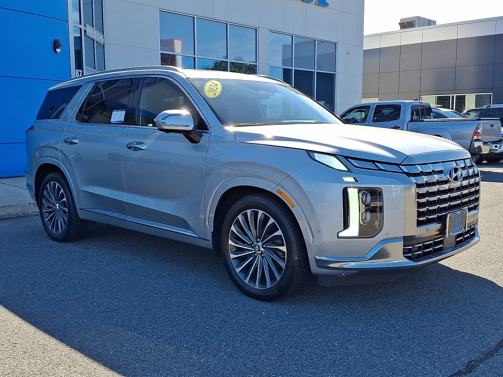 Used 2024 Hyundai Palisade Calligraphy AWD/4WD image 3