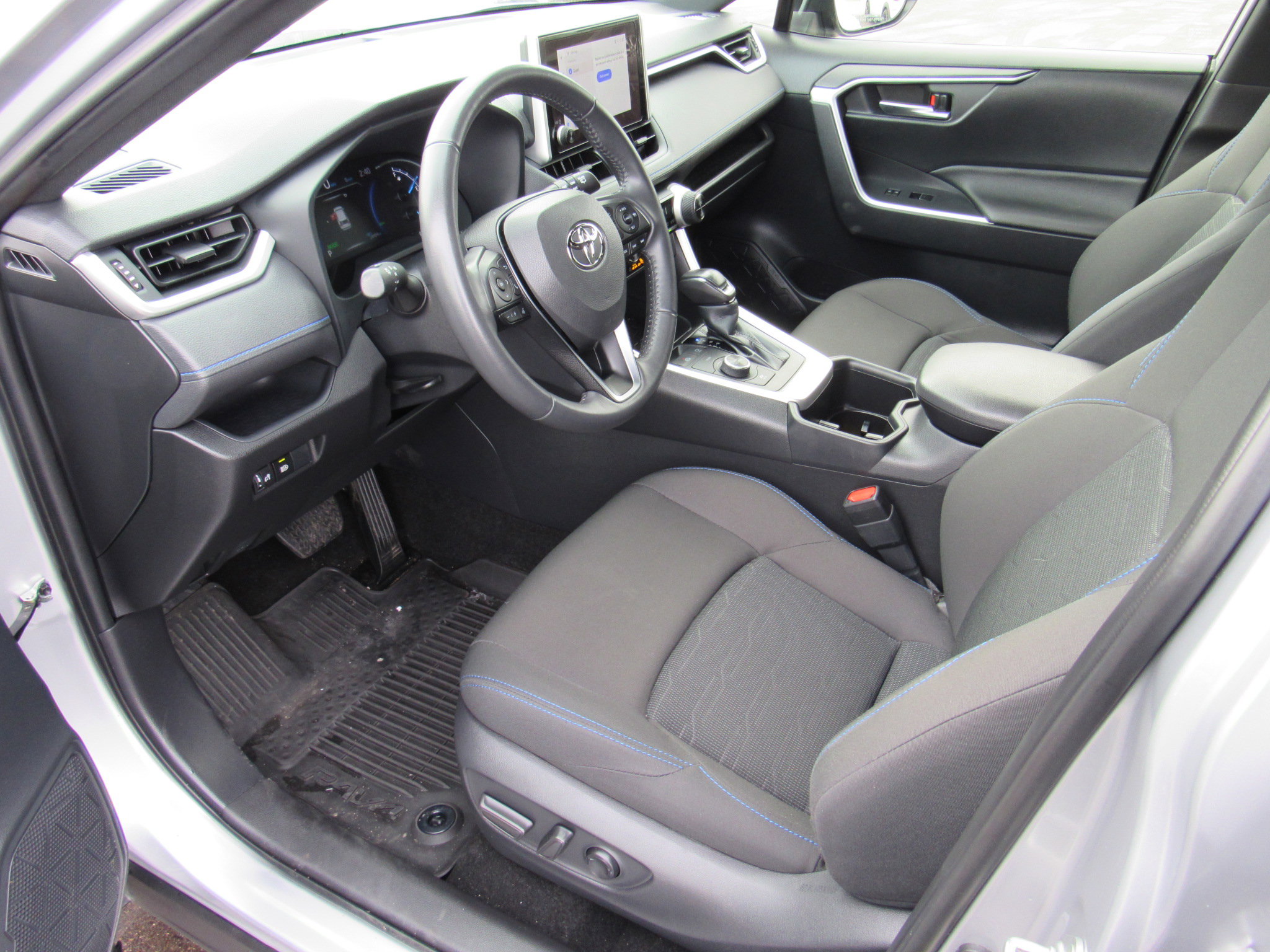 Used 2024 Toyota RAV4 SE image 14