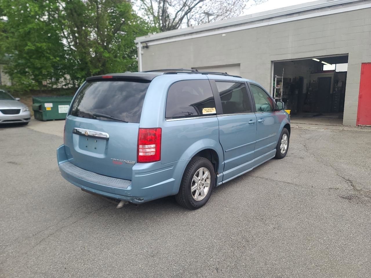 Used 2008 Chrysler Town & Country Touring w/ Trailer Tow Group FWD image 7