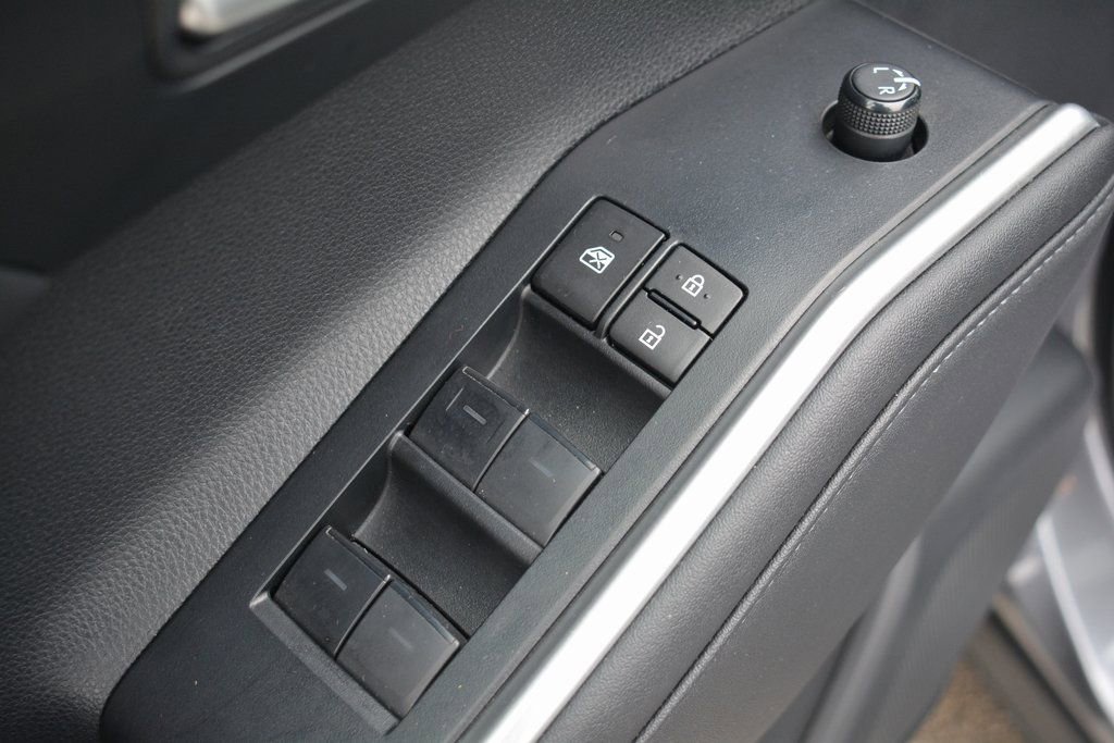 Used 2023 Toyota Highlander XLE image 8