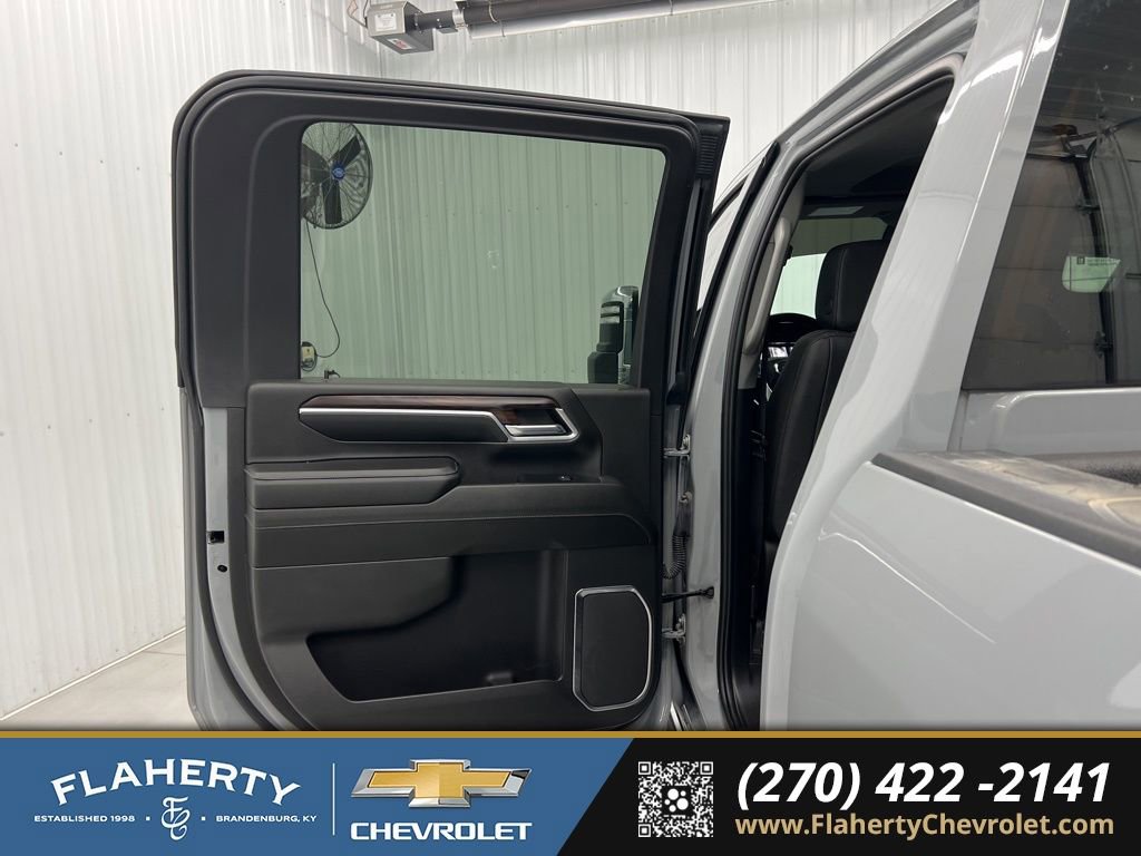 Used 2024 GMC Sierra 2500 SLT w/ SLT Premium Package image 10