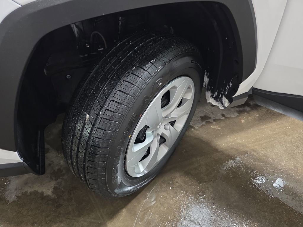 Used 2024 Toyota RAV4 LE image 32