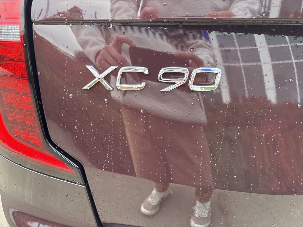 New 2026 Volvo XC90 B6 Plus w/ Protection Package Premier image 8