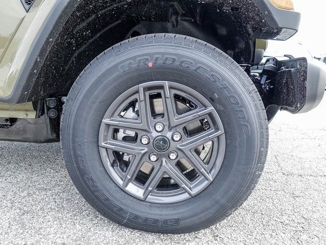 New 2026 Jeep Gladiator Sport AWD/4WD image 16