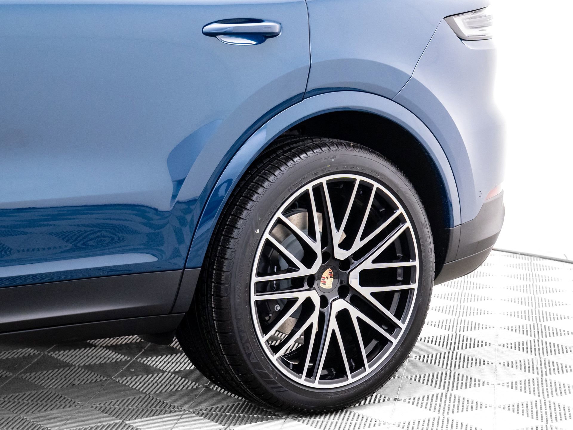New 2026 Porsche Cayenne Coupe AWD/4WD image 33