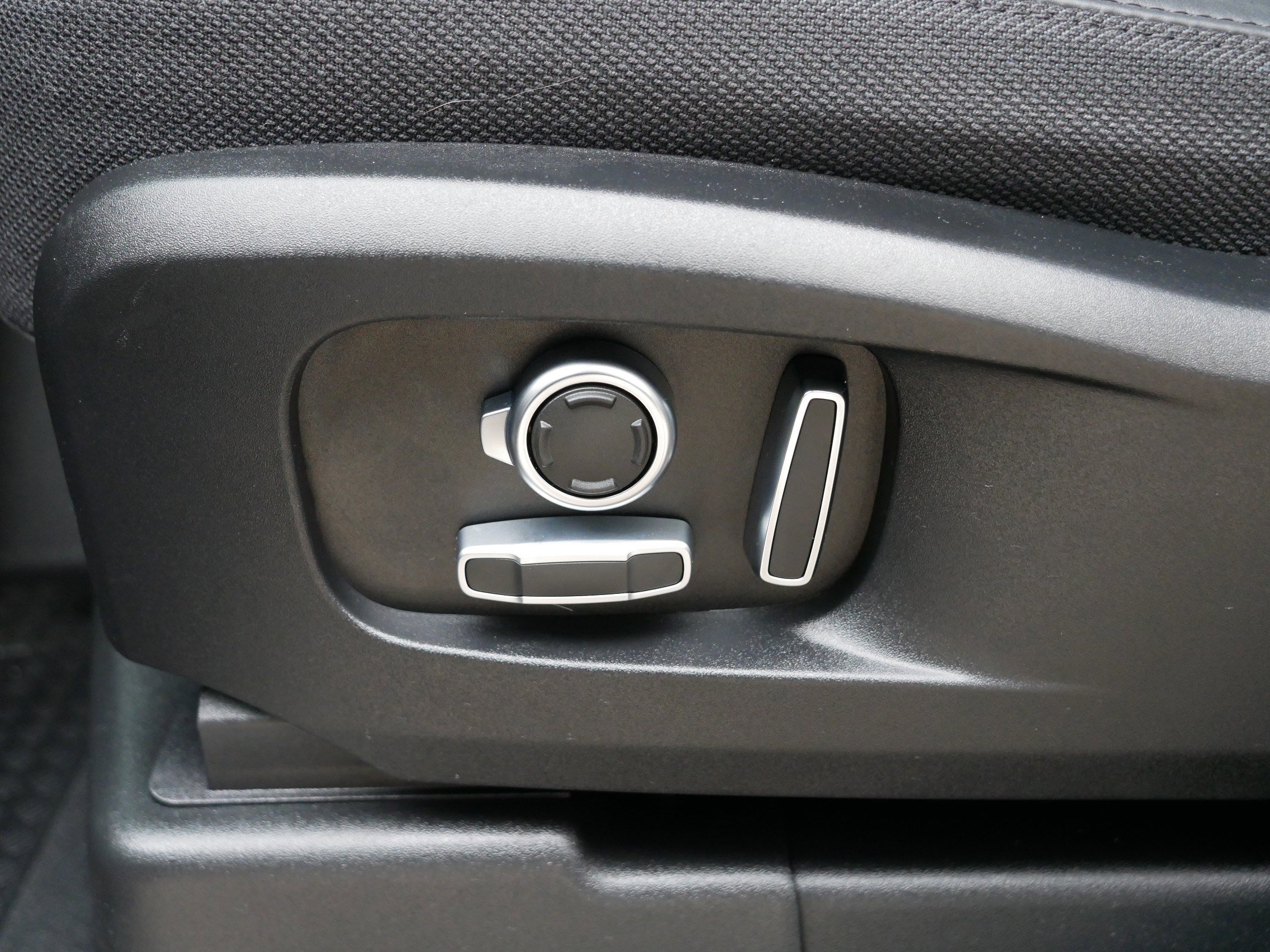 Used 2024 Land Rover Defender 130 X image 20