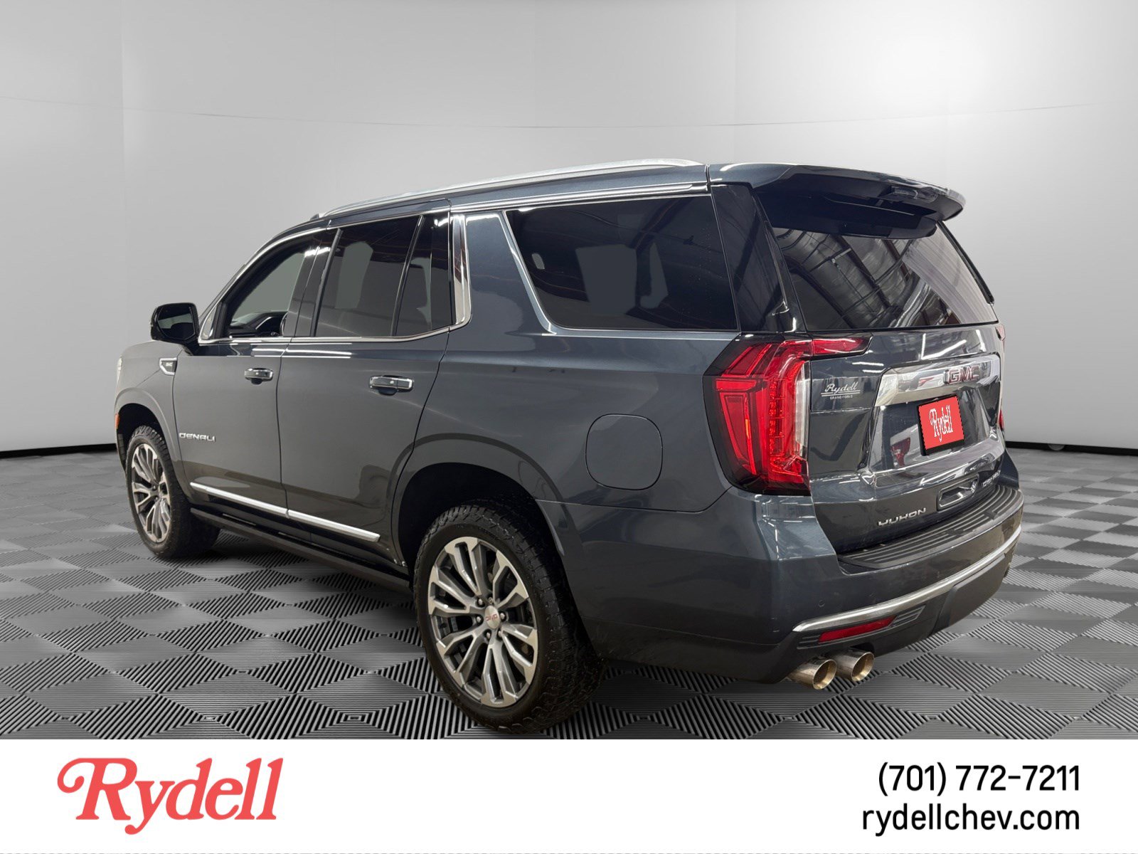Used 2021 GMC Yukon Denali w/ Denali Premium Package image 3