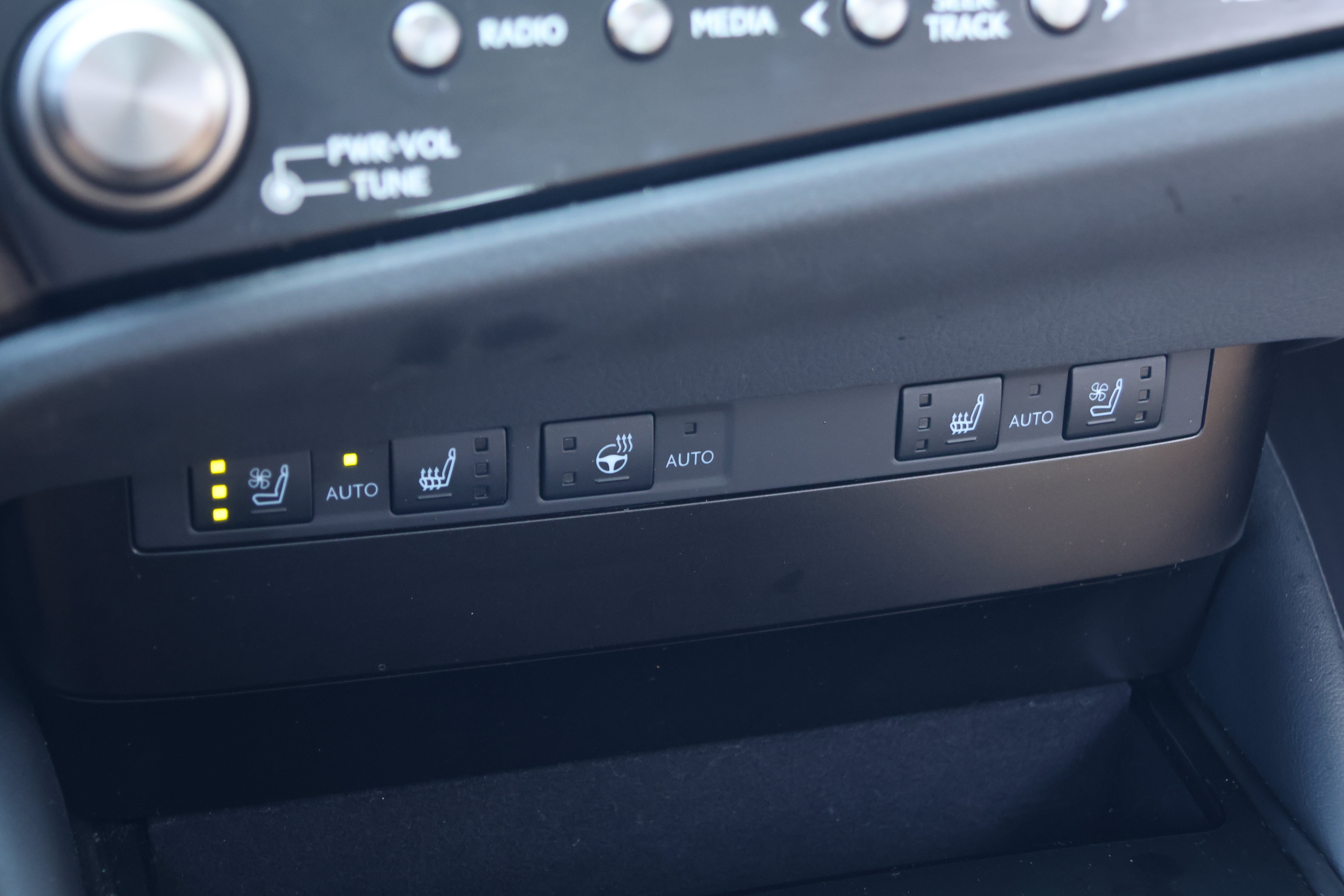 Certified 2025 Lexus ES 300h w/ Premium Package FWD image 26