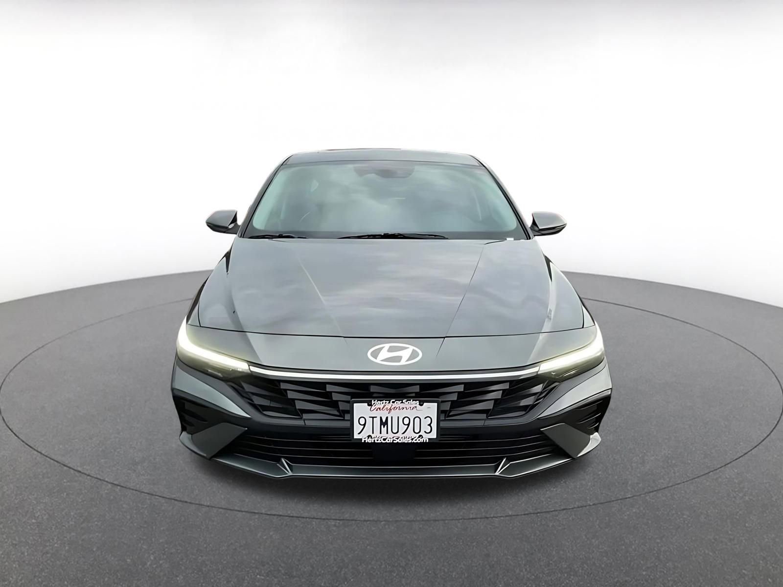 Used 2025 Hyundai Elantra Limited image 4