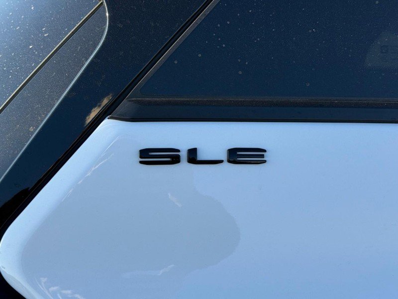 Used 2023 GMC Terrain SLE w/ Driver Convenience Package image 7