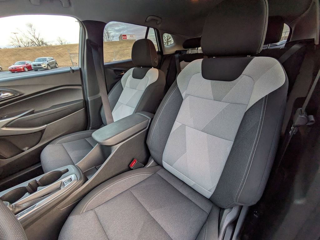 Used 2025 Chevrolet Trax LS image 22