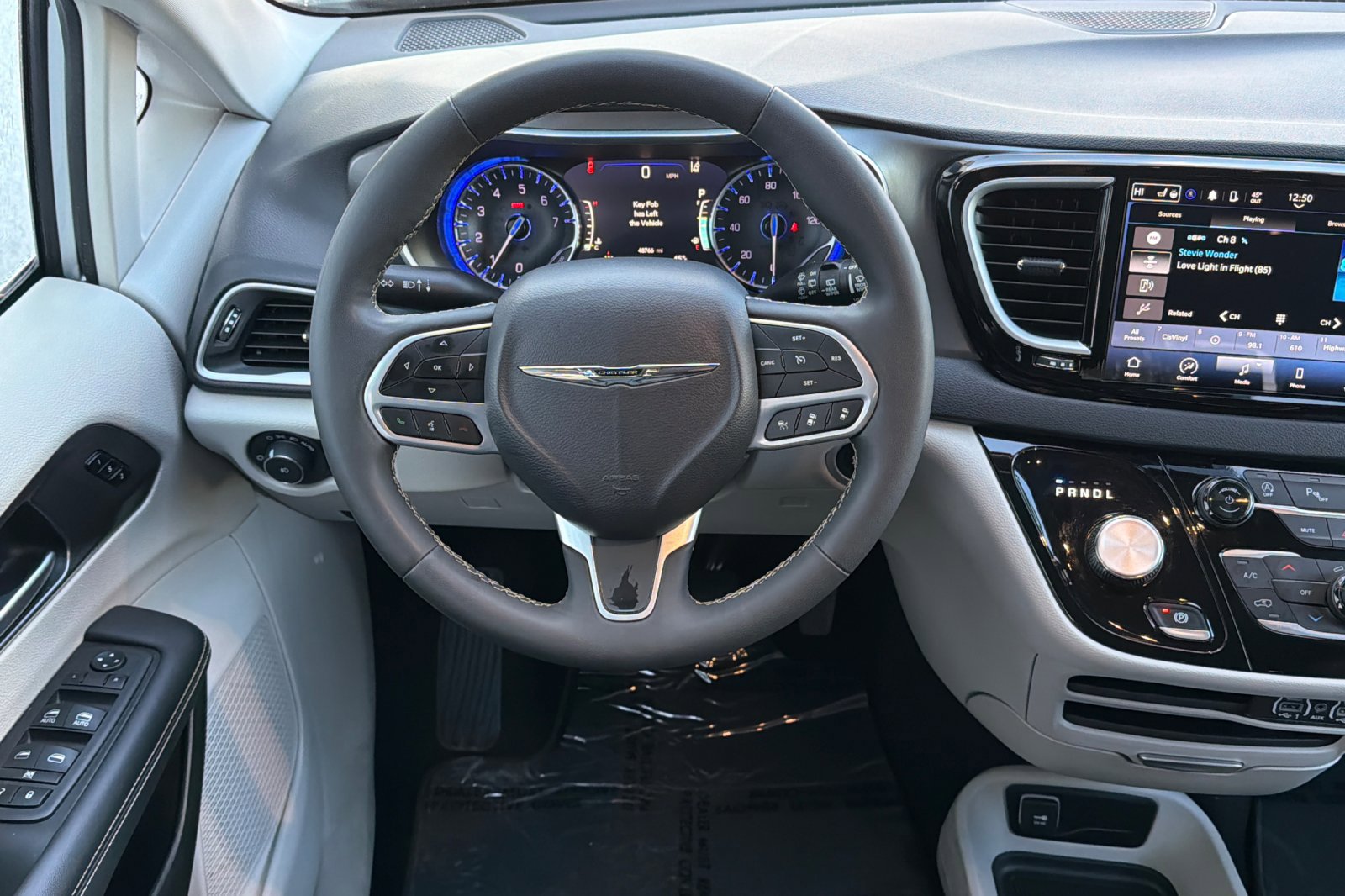 Used 2024 Chrysler Pacifica Touring-L image 13