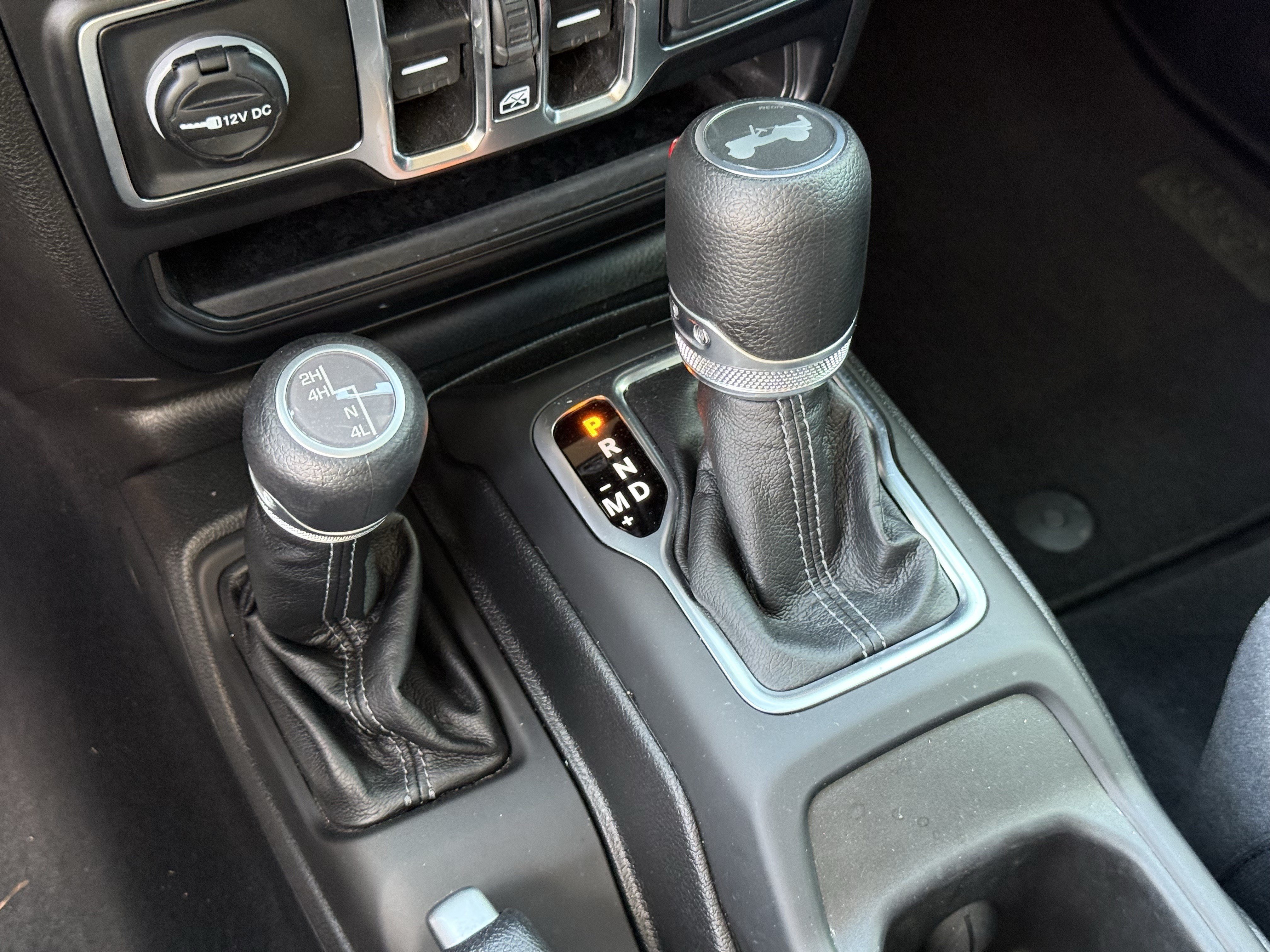 Used 2025 Jeep Wrangler Unlimited Sahara AWD/4WD image 24