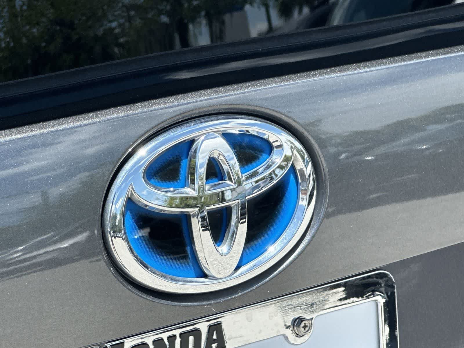 Used 2018 Toyota Prius Three Touring FWD image 10