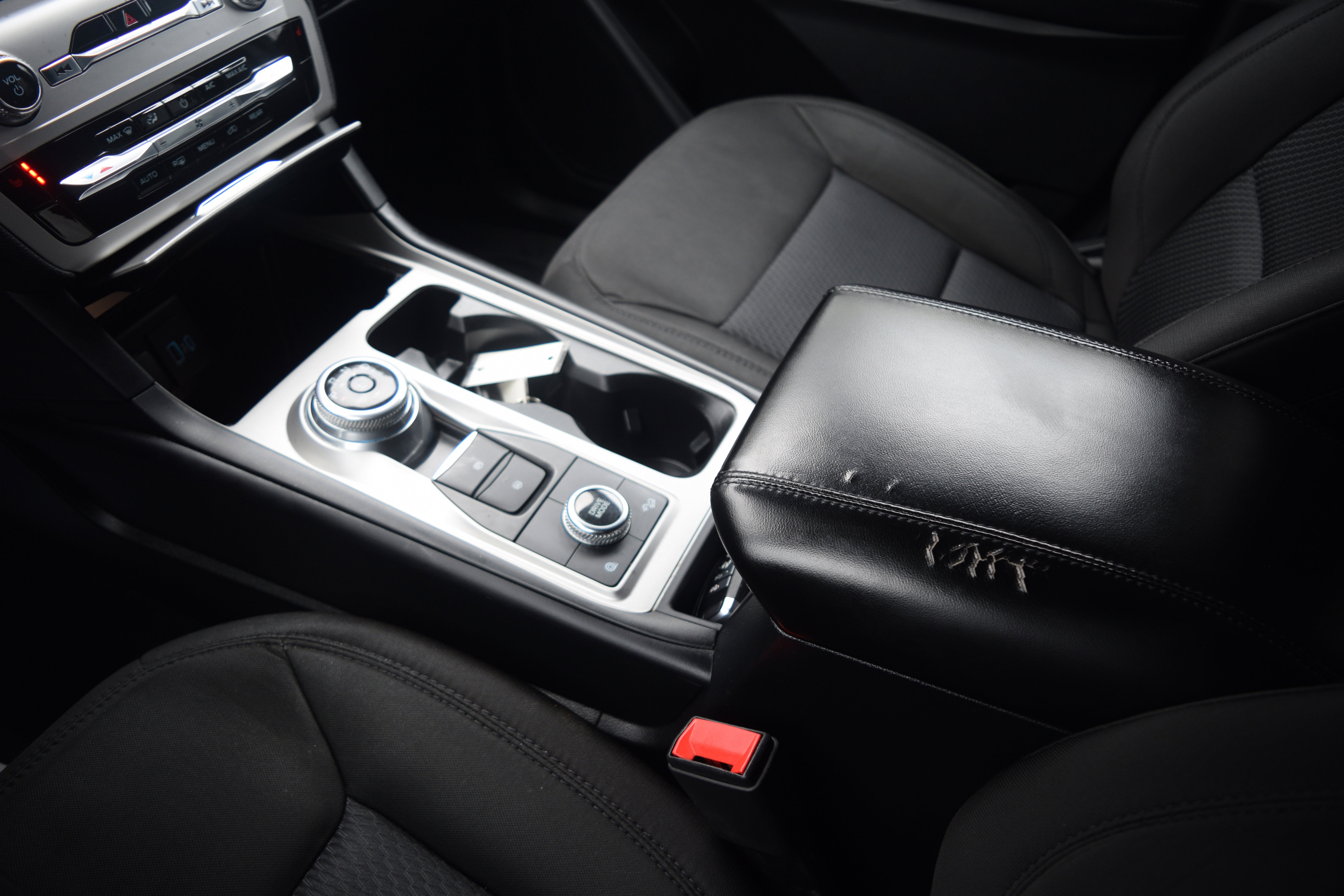 Used 2022 Ford Explorer XLT image 13