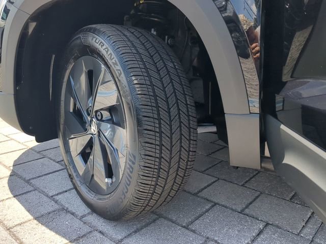 Certified 2025 Volkswagen Taos S FWD image 31