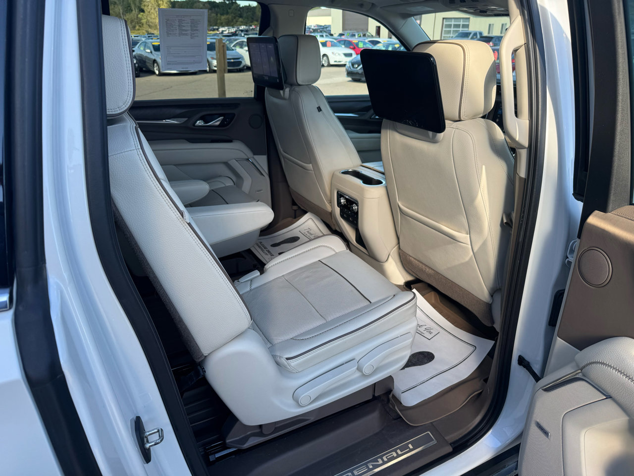 Used 2021 GMC Yukon XL Denali w/ Denali Ultimate Package image 12