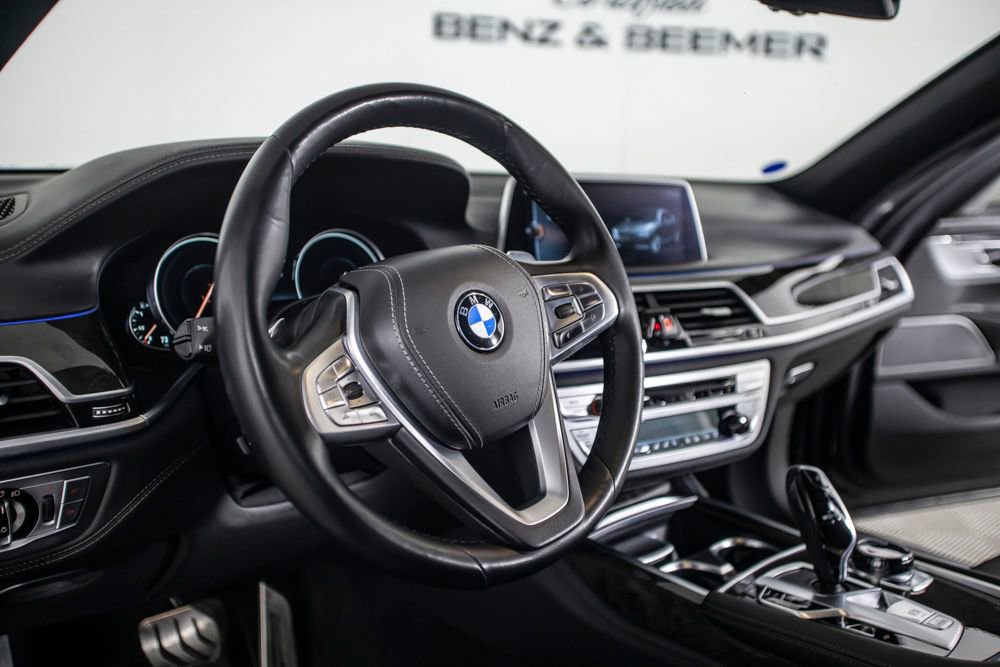 Used 2017 BMW 750i image 23