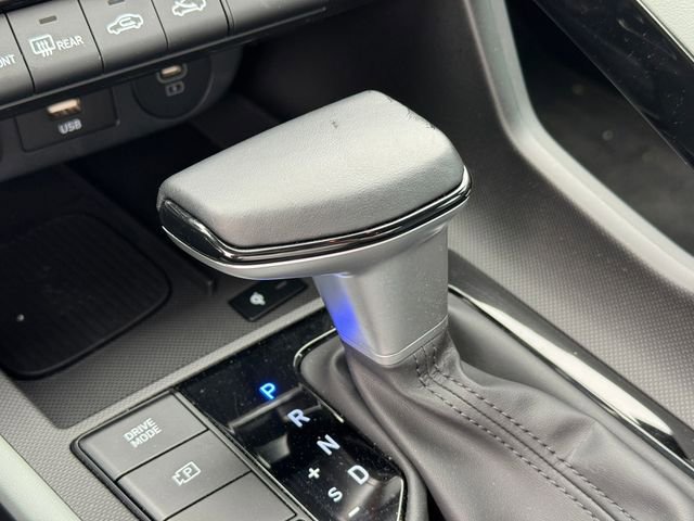 Used 2025 Hyundai Elantra Limited image 28