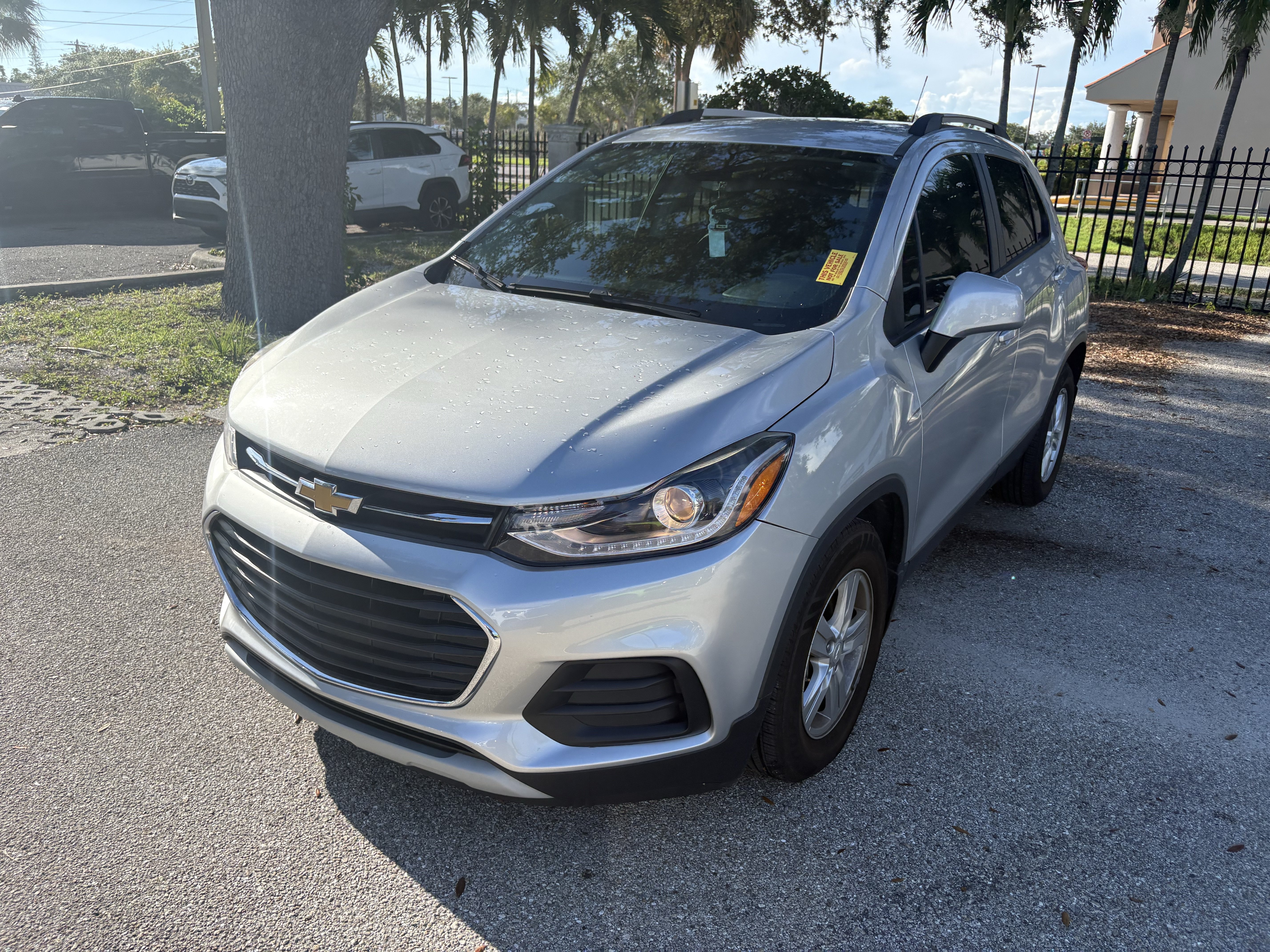 Used 2022 Chevrolet Trax LT w/ LT Convenience Package FWD image 3