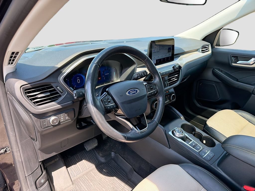 Used 2022 Ford Escape Titanium w/ Titanium Elite Package AWD/4WD image 9