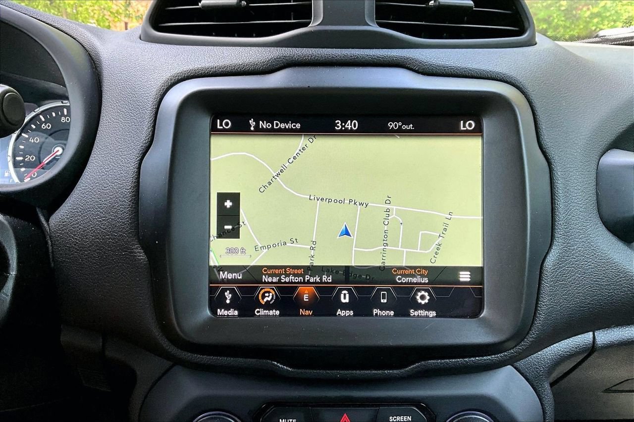 Certified 2022 Jeep Renegade Latitude AWD/4WD image 13