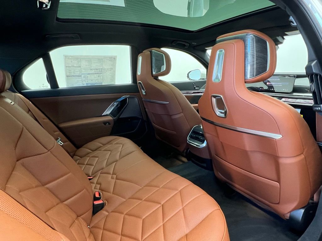 New 2026 BMW 740i w/ Executive Package image 8