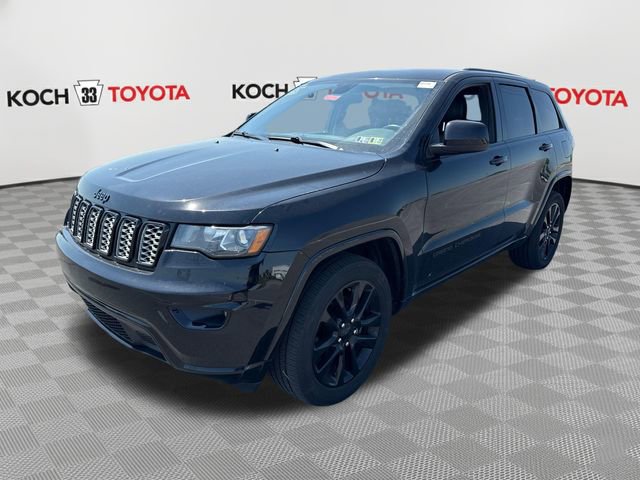 Used 2017 Jeep Grand Cherokee Altitude AWD/4WD image 3