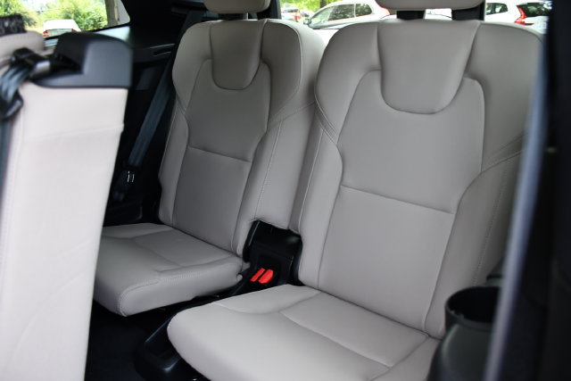 New 2026 Volvo XC90 B6 Plus w/ Protection Package Premier AWD/4WD image 18