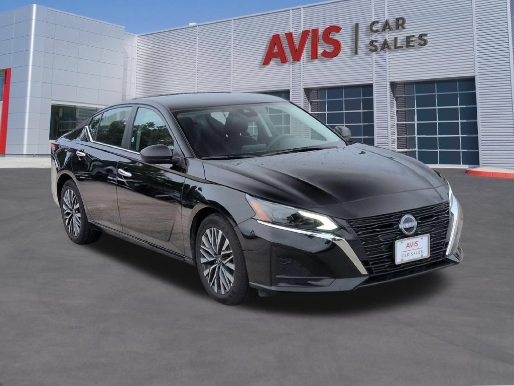 Used 2025 Nissan Altima 2.5 SV FWD image 3