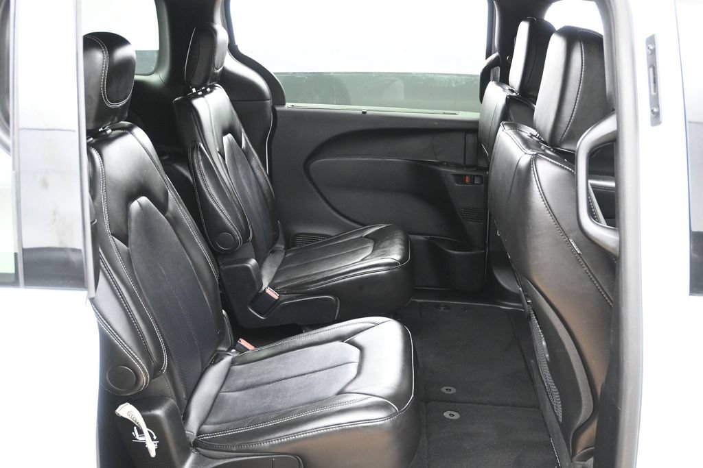 Used 2025 Chrysler Pacifica Select FWD image 24
