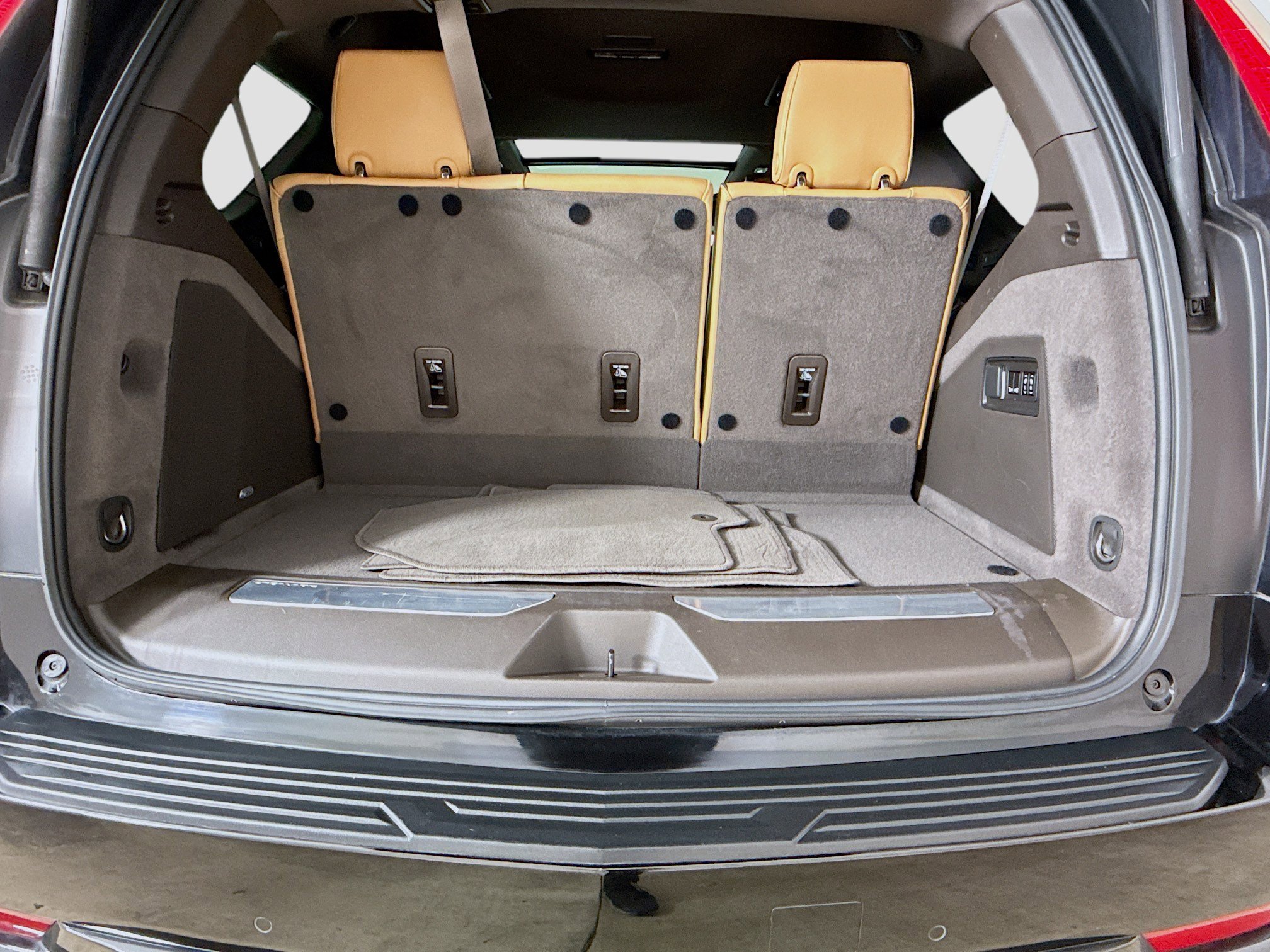 Used 2023 Cadillac Escalade Sport w/ LPO, ONYX Package AWD/4WD image 28