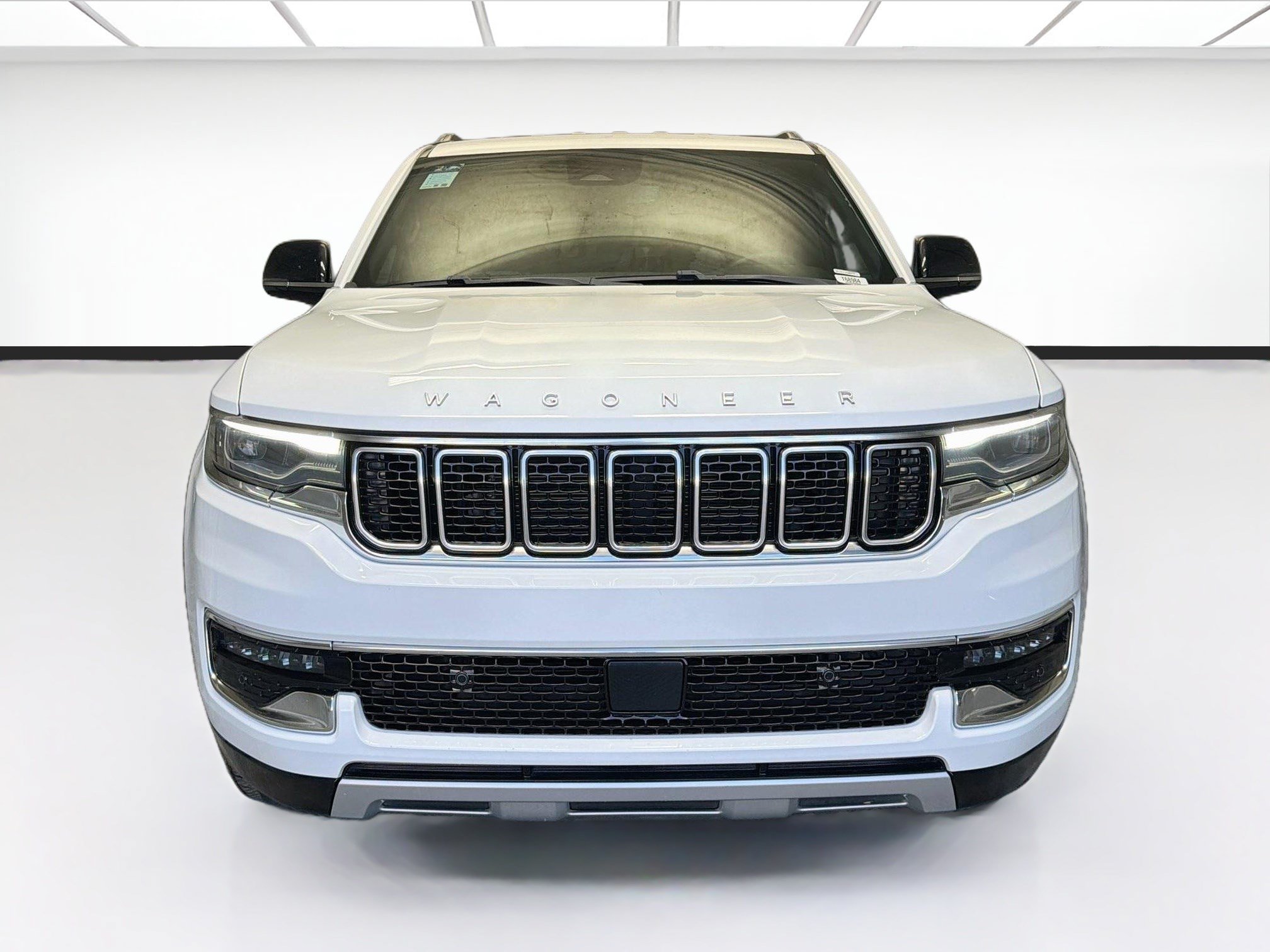 Used 2024 Jeep Wagoneer L Series II RWD image 2
