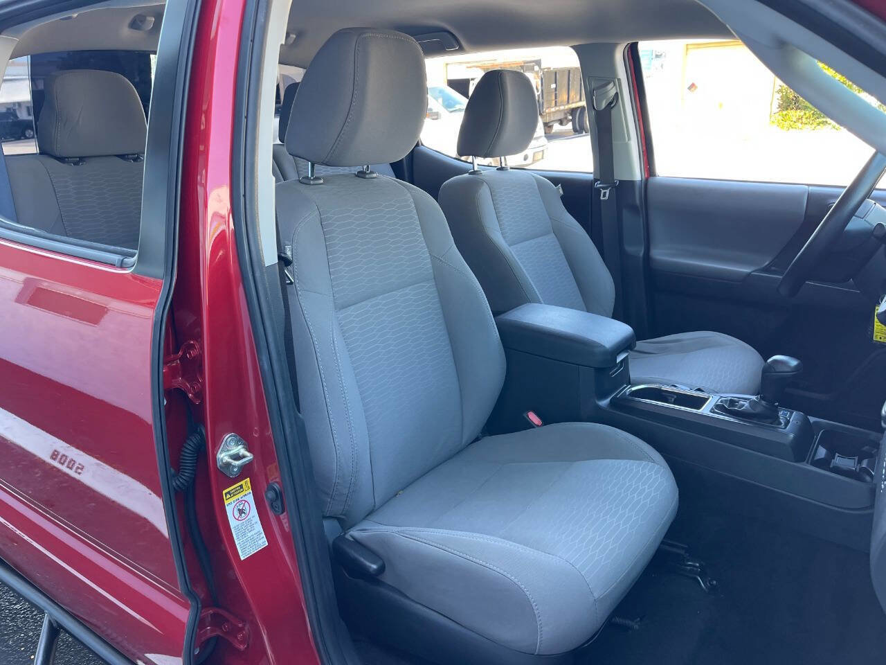 Used 2017 Toyota Tacoma SR RWD image 38