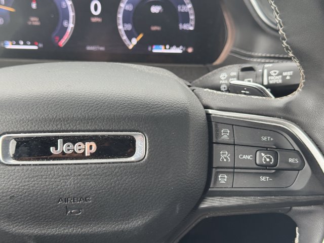 Certified 2025 Jeep Grand Cherokee Altitude AWD/4WD image 26