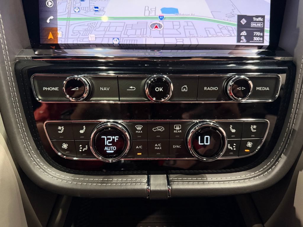 Used 2022 Bentley Bentayga AWD/4WD image 21