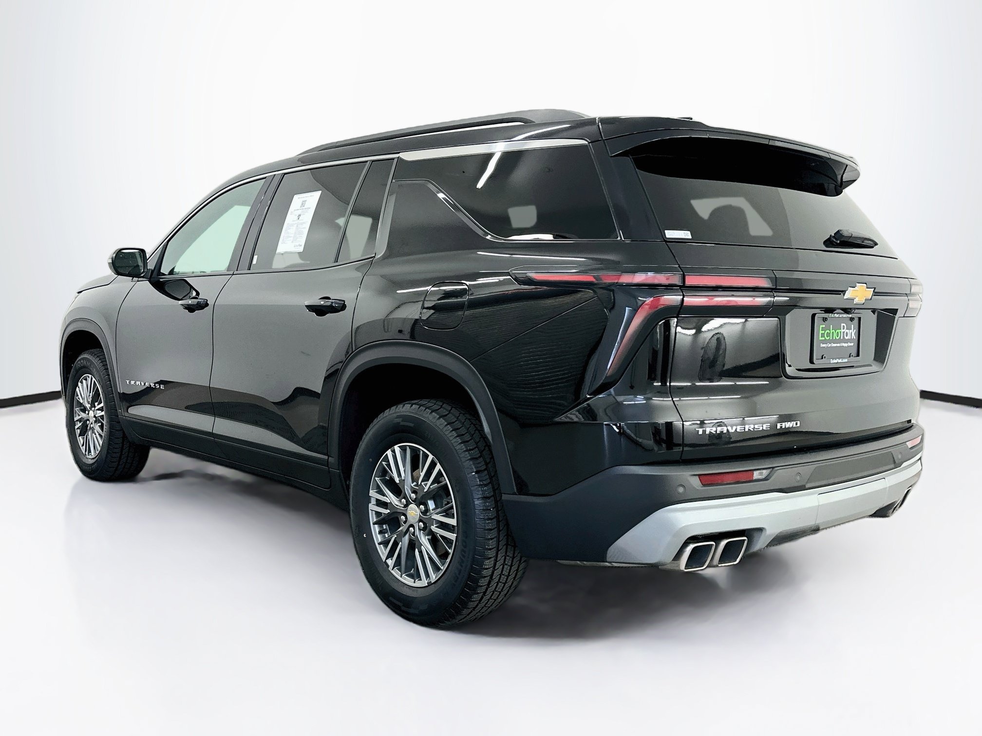 Used 2025 Chevrolet Traverse LT AWD/4WD image 5