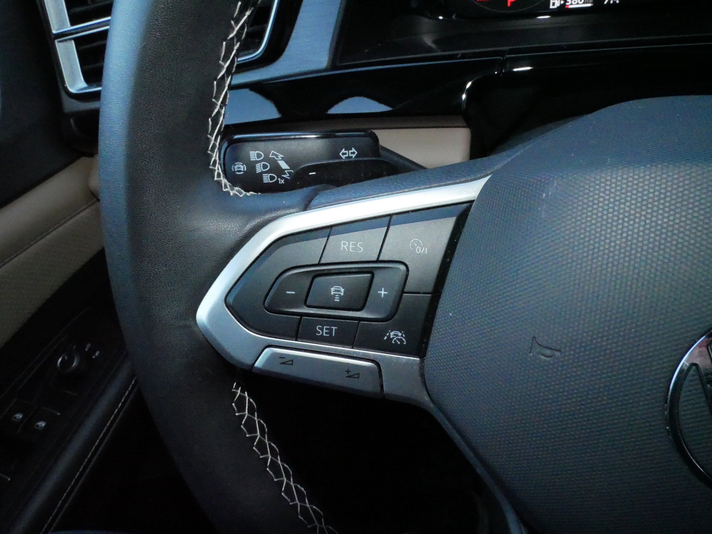 Certified 2024 Volkswagen Atlas Cross Sport SE image 26