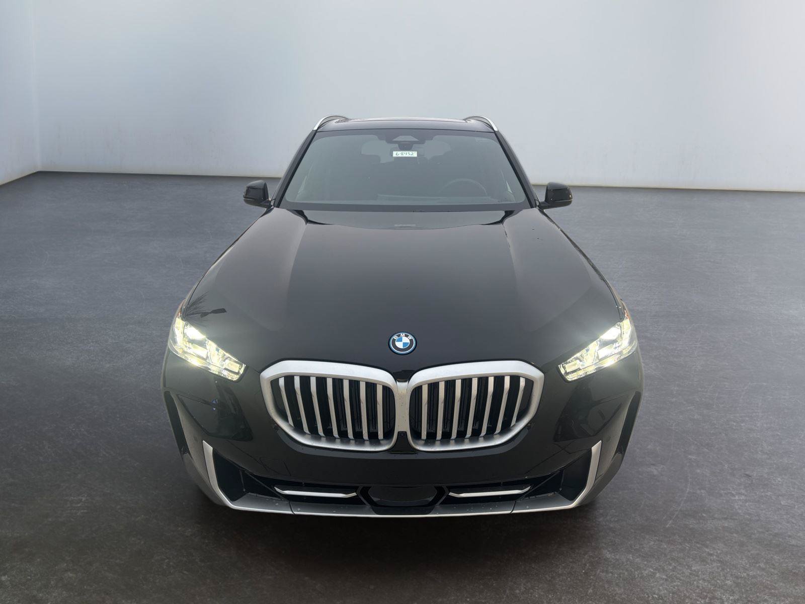 New 2026 BMW X5 xDrive50e w/ Climate Comfort Package AWD/4WD image 10