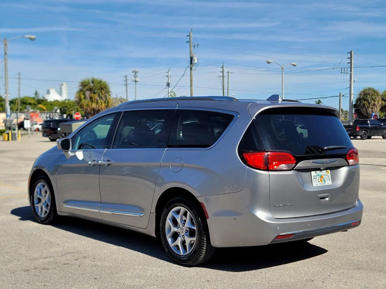 Used 2018 Chrysler Pacifica Touring-L Plus w/ Advanced Safetytec Group image 10