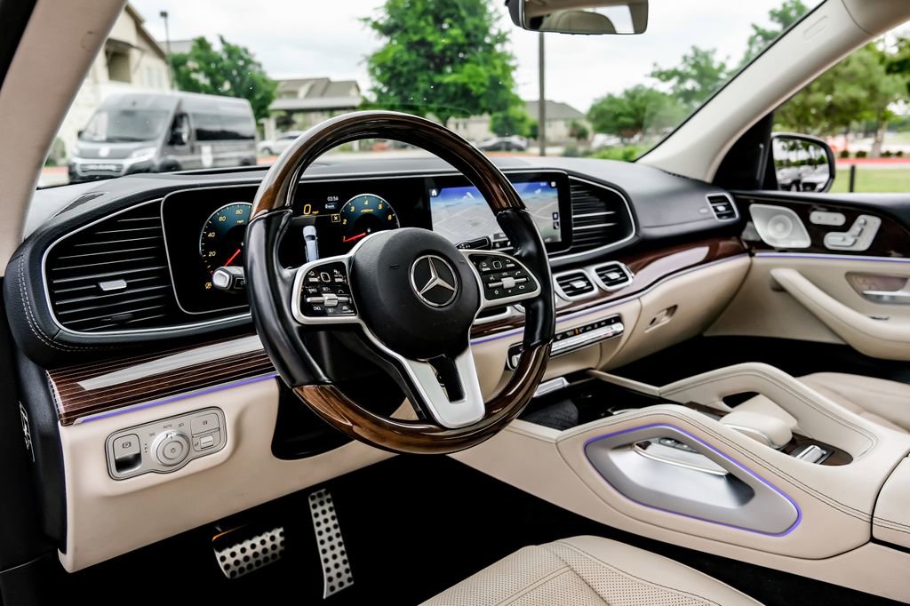 Used 2023 Mercedes-Benz GLS 580 4MATIC image 12