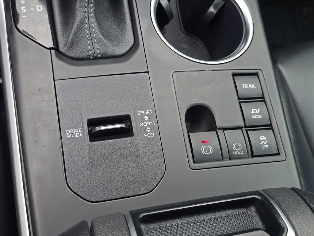 Used 2024 Toyota Highlander XLE AWD/4WD image 35