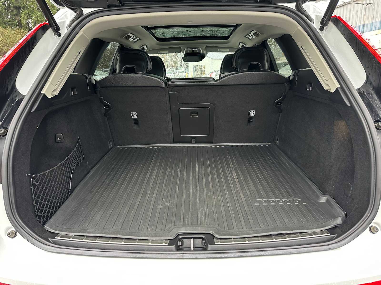 Used 2020 Volvo XC60 T5 Momentum image 14