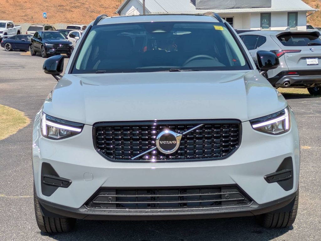 New 2026 Volvo XC40 B5 Core AWD/4WD image 9