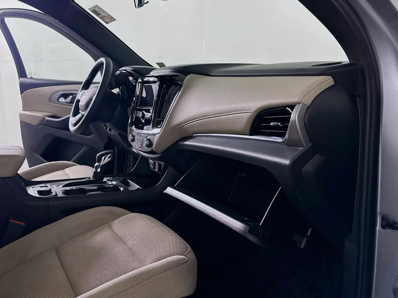 Used 2023 Chevrolet Traverse LS image 43