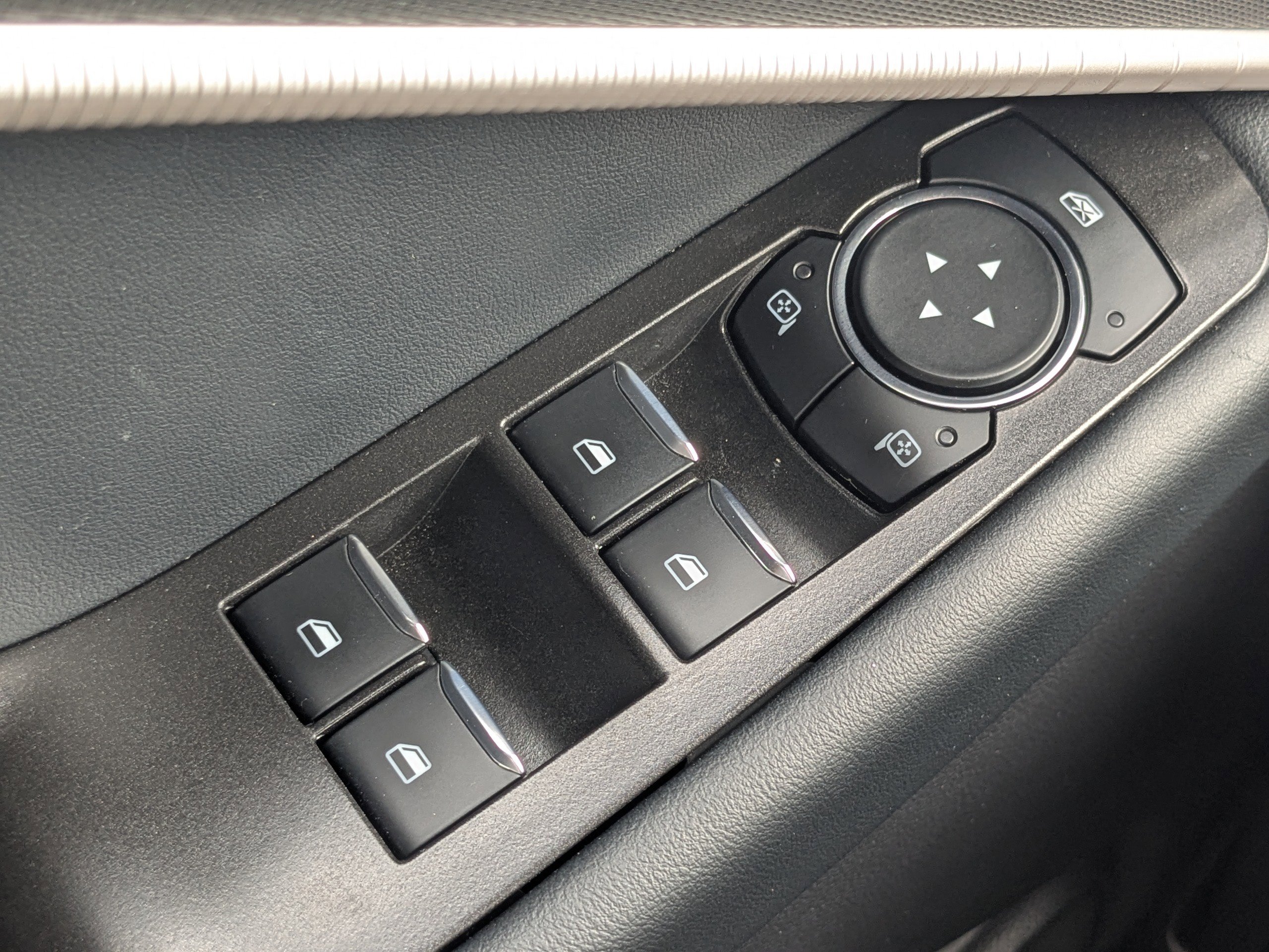 Used 2025 Ford Explorer ST-Line w/ ST-Line Street Pack image 28