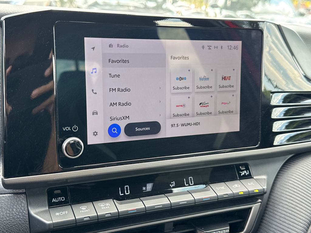 Used 2025 Toyota Camry SE image 28